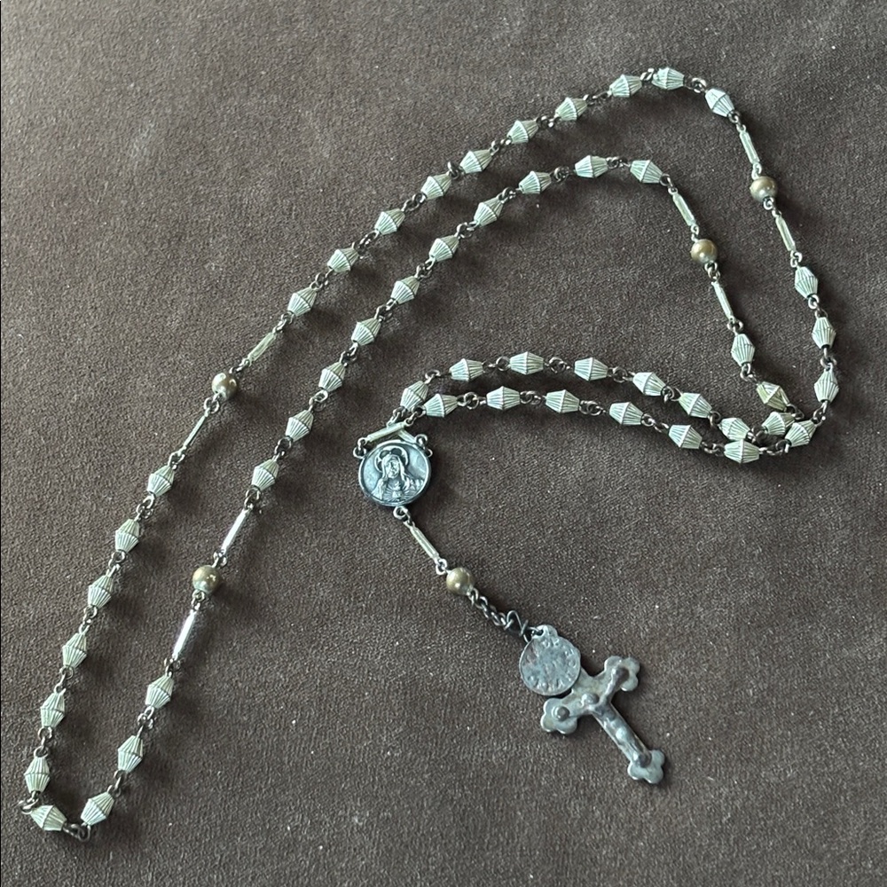 Beautiful vintage Silver Rosary Necklace with Cross Pendant!!